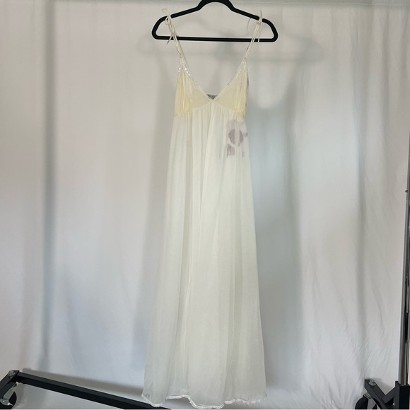 Lily of France Vintage Elegant Ivory Nightgown - Picture 1 of 10